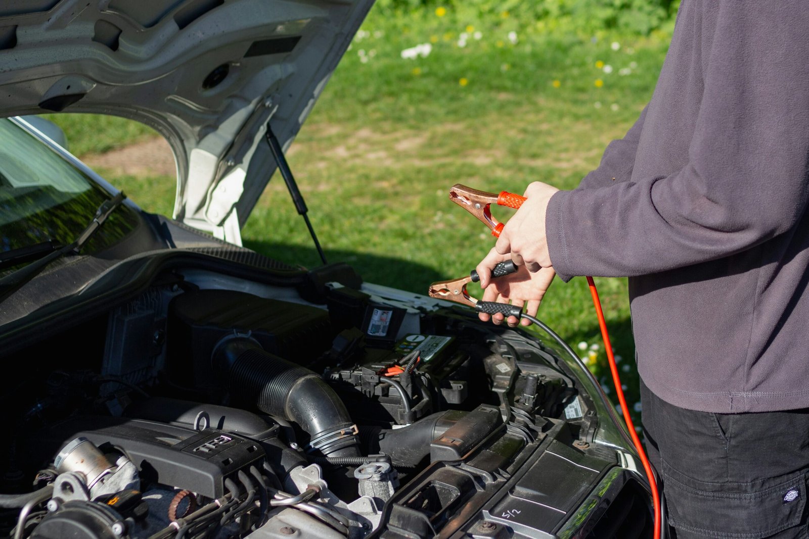Car Battery Dead in Calgary? Signs, Solutions and When to Call Roadside Assistance